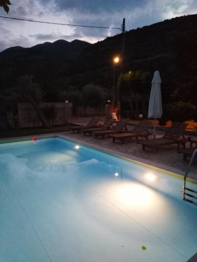 Red Villa Nidrí Kültér fotó